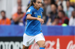 Marta fez o primeiro gol do Brasil, na derrota para a Austrália